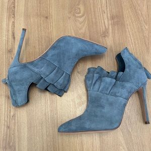 Pour La Victoire Suede Heels
